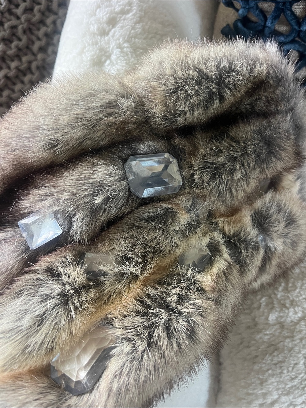 Faux fur embellished 7" x 16" hand muff. - Picture 4 of 7